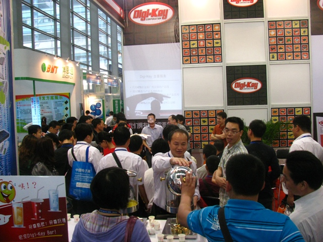 圖10 Digi-Key場面火爆因素之&mdash;&mdash;免費(fèi)的飲料發(fā)放