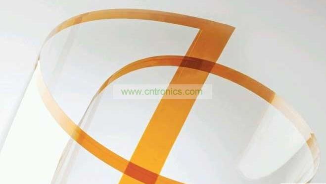 將Willow Glass卷成圓筒狀。