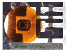 圖2：對于車用級R2Coupler產(chǎn)品如ACPL-M43T光電耦合器，Avago使用雙線強(qiáng)化關(guān)鍵功能連接