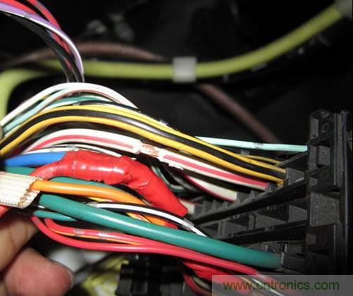 控制線25線--黃底紅條，電容器輸出線為最大的藍(lán)色線，接蓄電池正極的線為白底紅條粗線