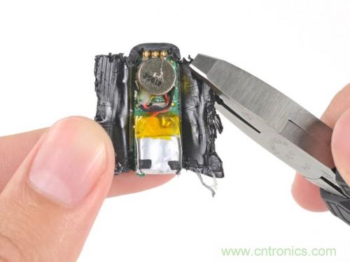 割開塑料管道，剝離