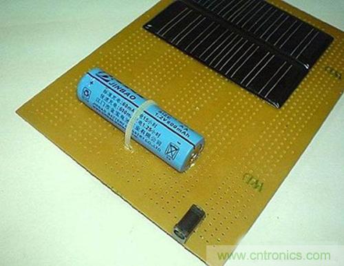 微型太陽能供電板DIY，給手電筒收音機(jī)供電