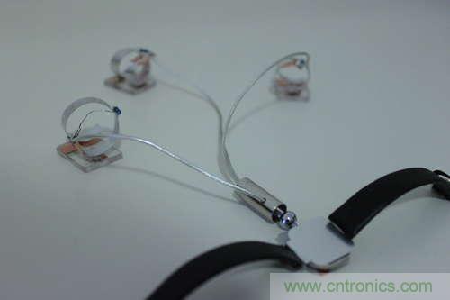 LED多點觸控手套DIY：把各部分焊接起來，測試