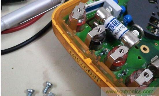 拆萬(wàn)用表中的的&ldquo;蘋(píng)果&rdquo; Fluke 287