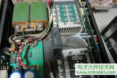 用料很給力！專(zhuān)業(yè)后級(jí)功放美國(guó)高峰FA1201拆解