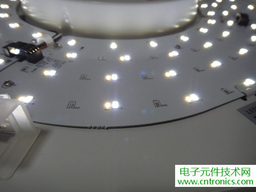 高端大氣上檔次！智能遙控調(diào)光LED吸頂燈拆解