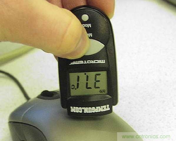 再測(cè)一下鼠標(biāo)表面，37.1攝氏度