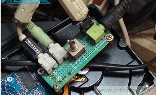 DIY：自制超炫音頻分配器，實(shí)現(xiàn)音箱共用