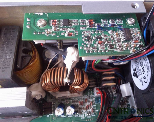 網(wǎng)友下雪天拆解DELL 12V 57.3A的開關(guān)電源自?shī)首詷? width=