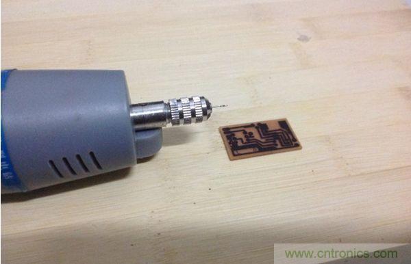 最細(xì)鉆頭，透光檢查