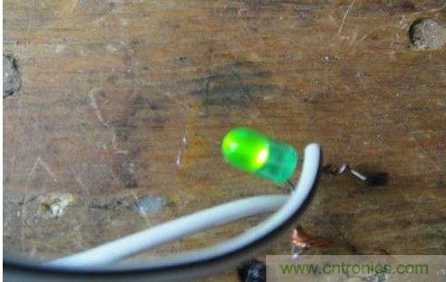 創(chuàng)意DIY！迷你風(fēng)力發(fā)電機(jī)！