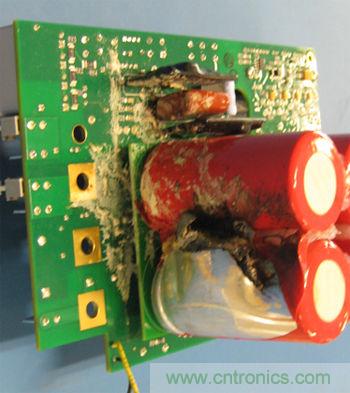 由于元件選擇不當致使電路中流過相當大的電流或電壓將有可能發(fā)生像這個燒過的電容這樣的損壞。