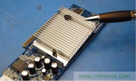 像這樣的散熱器非常有助于散發(fā)一些器件產(chǎn)生的過多熱量。