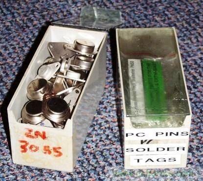 原本是裝醫(yī)療用具的塑膠盒，也很適合收納電子零件