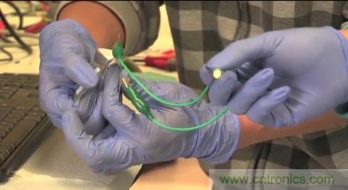 就是這么任性！柔性電池僅需1秒就充電完畢？