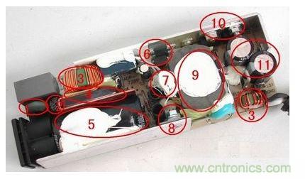 電源適配器的構(gòu)造  6 1. 壓敏電阻，其功能是當(dāng)外界電壓過高時，壓敏電阻阻值迅速變得很小，與壓敏電阻串聯(lián)的保險絲被熔斷，從而保護(hù)其他電路不被燒壞。  2. 保險絲，規(guī)格為2.5A/250V，當(dāng)電路中的電流過大時，保險絲會熔斷以保護(hù)其他元件。  3. 電感線圈(又稱扼流圈)，主要功能是降低電磁干擾。  4. 整流橋，規(guī)格為D3SB，作用是把220V交流電變?yōu)橹绷麟姟? 5. 濾波電容，規(guī)格為180&mu;F/400V，作用是濾除直流電中的交流紋波，使電路工作更可靠。  6. 運(yùn)放IC(集成電路)，保護(hù)電路、電壓調(diào)節(jié)的重要組成部分。  7. 溫度探頭，用于探測電源適配器的內(nèi)部溫度，當(dāng)溫度高于某一設(shè)定值時(不同品牌的電源適配器，其設(shè)定的溫度閥值略有不同)，保護(hù)電路會切斷適配器的電壓輸出，從而保護(hù)適配器不受損壞。   8. 大功率開關(guān)管，是開關(guān)電源中的核心元件之一，開關(guān)電源能&ldquo;一開一關(guān)&rdquo;地工作，開關(guān)管功不可沒。   9. 開關(guān)變壓器，開關(guān)電源中的核心元件之一。   10. 次級整流管，功能是把低壓交流電變?yōu)榈蛪褐绷麟?。在IBM的電源適配器中，整流管往往是由兩個大功率并聯(lián)工作的，以獲得較大的電流輸出。   11. 次級濾波電容，規(guī)格為820&mu;F/ 25V，共有兩個，起濾除低壓直流電中的紋波的作用。  除上述元件外，電路板上還有可調(diào)電位器及其他阻容元件。