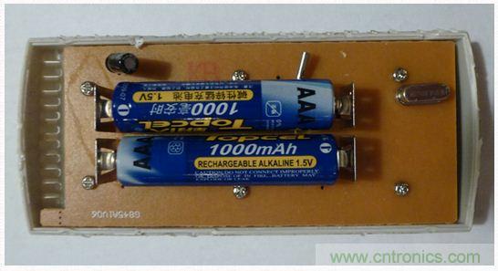 圖3：兩個(gè)傳統(tǒng)的AAA可充電堿性電池。