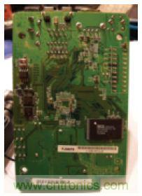 圖3：WPS54G打印服務(wù)器電路板背面。