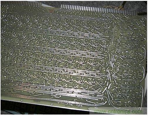 拆解也懷舊，讓人驚嘆的古董級(jí)可編程科學(xué)計(jì)算器 from 1966