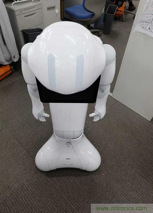 拆解筆記本不過癮，那就來拆拆日本情感機器人吧！