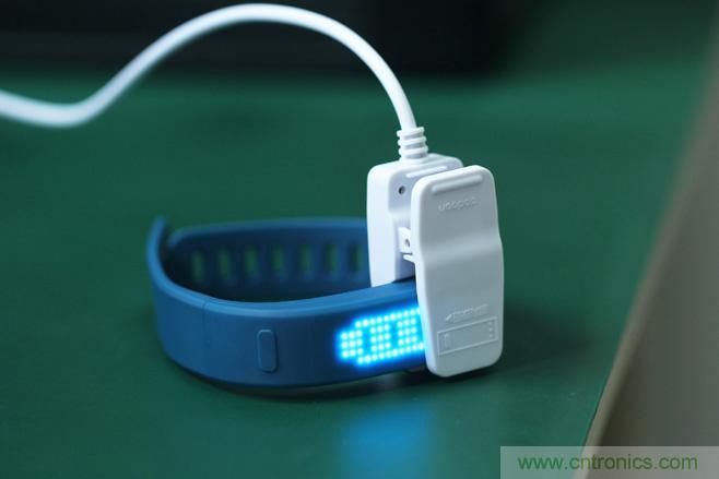 咕咚智能手環(huán)2上手評(píng)測(cè)：功能齊全，細(xì)節(jié)欠缺