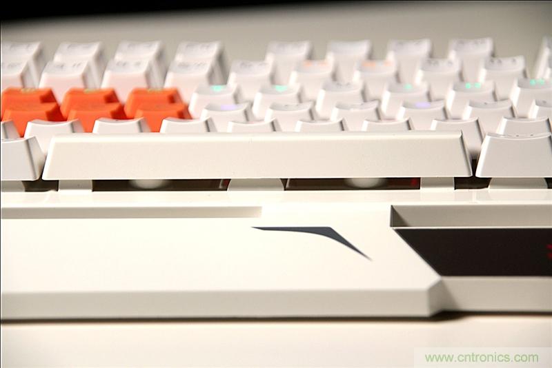 曾經(jīng)的網(wǎng)吧統(tǒng)治者&mdash;雙飛燕血手幽靈機(jī)械鍵盤(pán)，真世界最快？