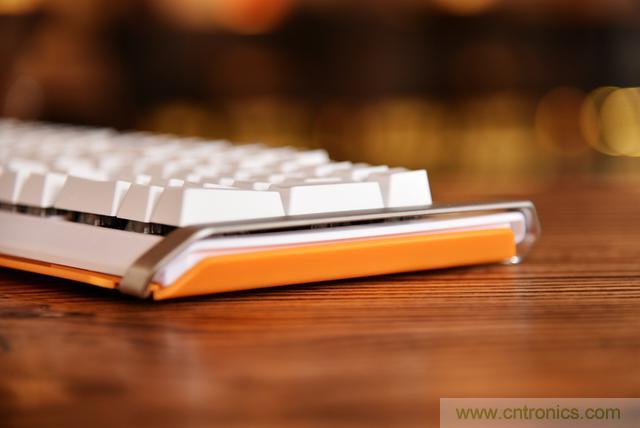 左手寫愛，右手寫他&mdash;&mdash;從此鍵盤鼠標(biāo)不分家！