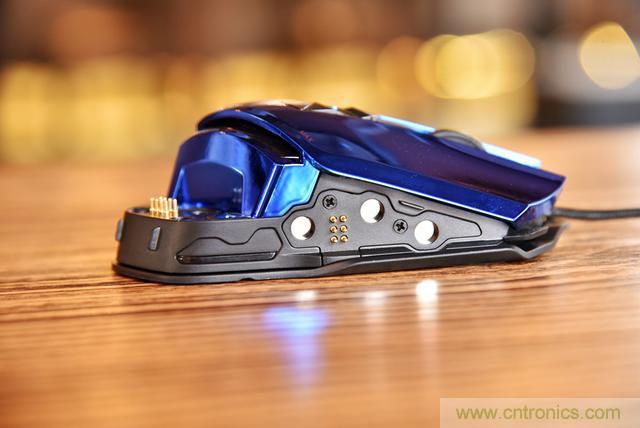 左手寫愛，右手寫他&mdash;&mdash;從此鍵盤鼠標(biāo)不分家！