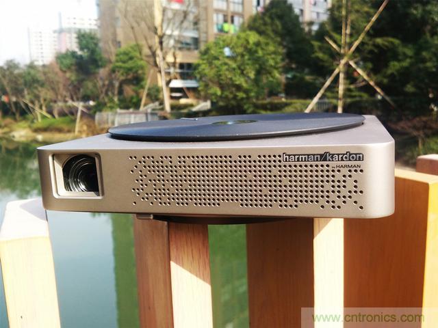 無屏電視時代已然來臨，客廳你做好準(zhǔn)備了嗎？