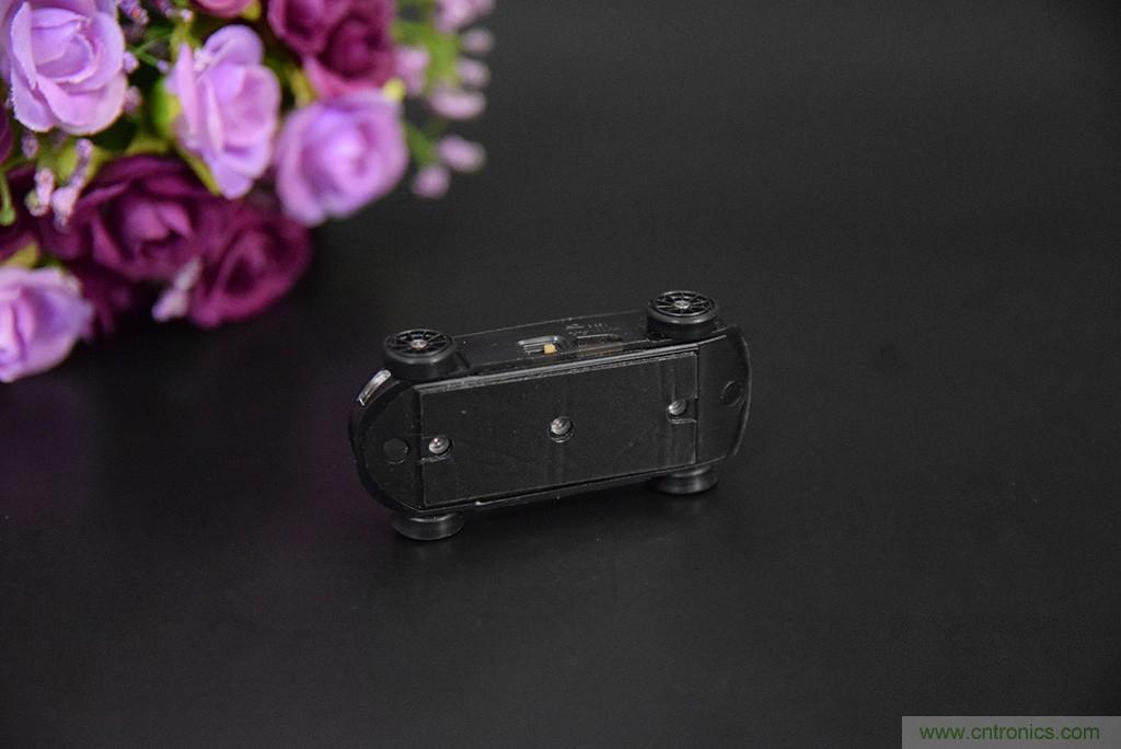 虛擬與現(xiàn)實(shí)相結(jié)合的飛車游戲，讓你體驗(yàn)速度與激情的碰撞！