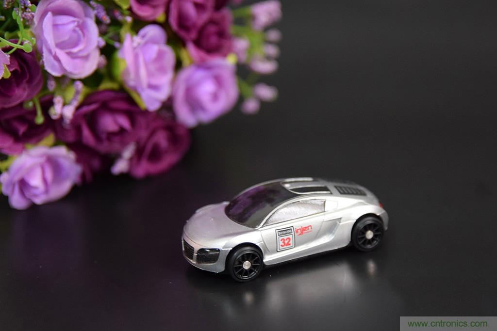 虛擬與現(xiàn)實(shí)相結(jié)合的飛車游戲，讓你體驗(yàn)速度與激情的碰撞！