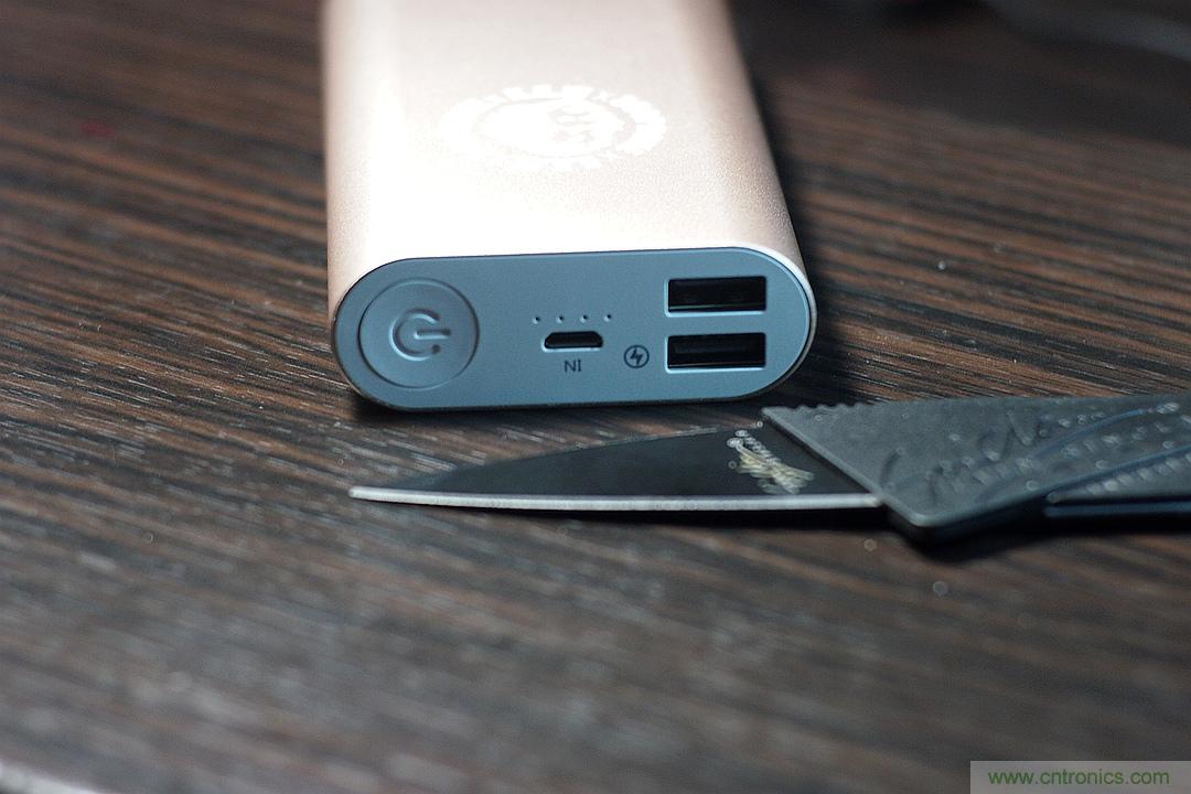 移動(dòng)電源也玩雙引擎？快到你想象不到