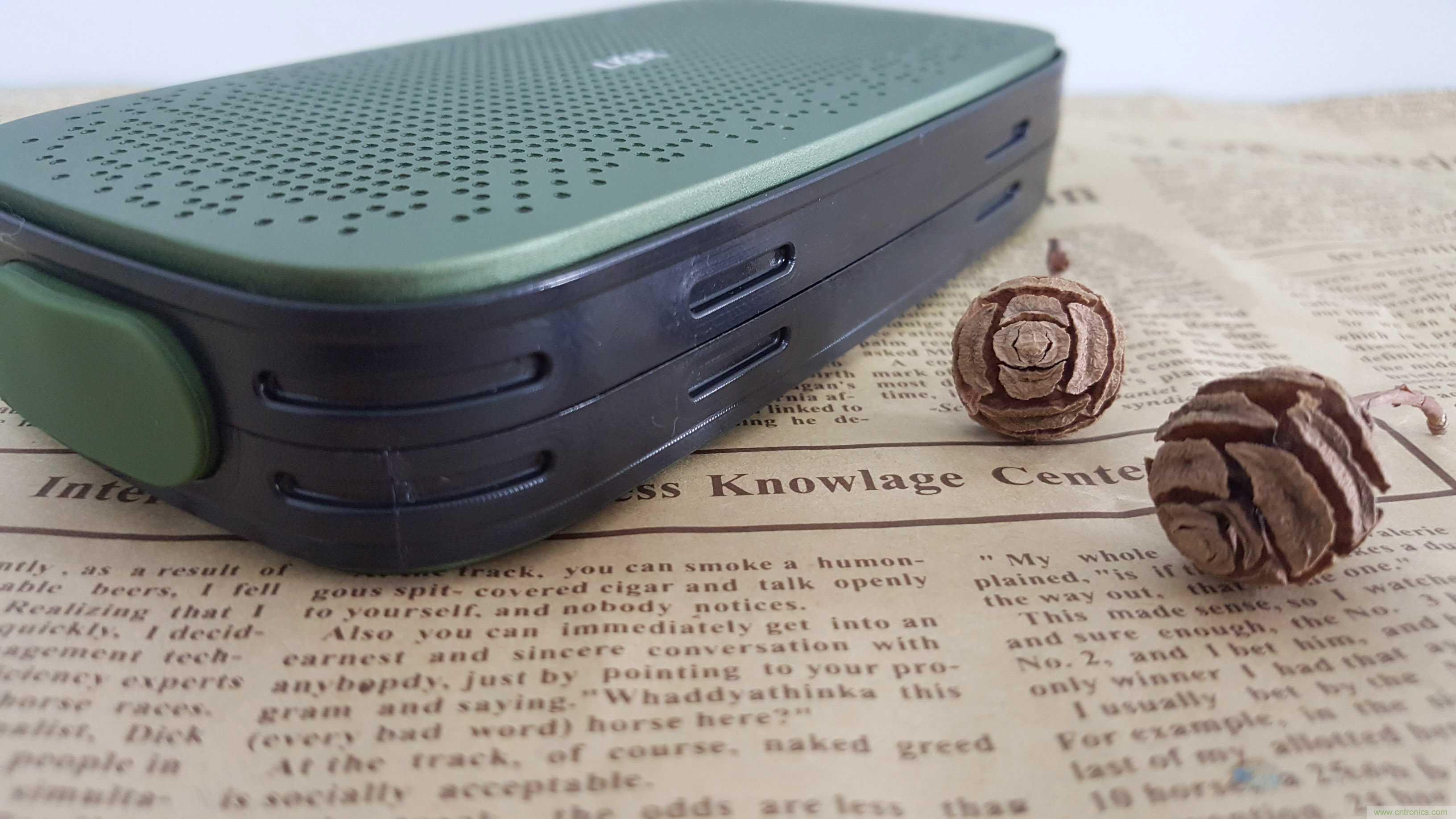 搞怪&ldquo;美人魚&rdquo;盡享靈克藍(lán)牙音箱的天籟之音！