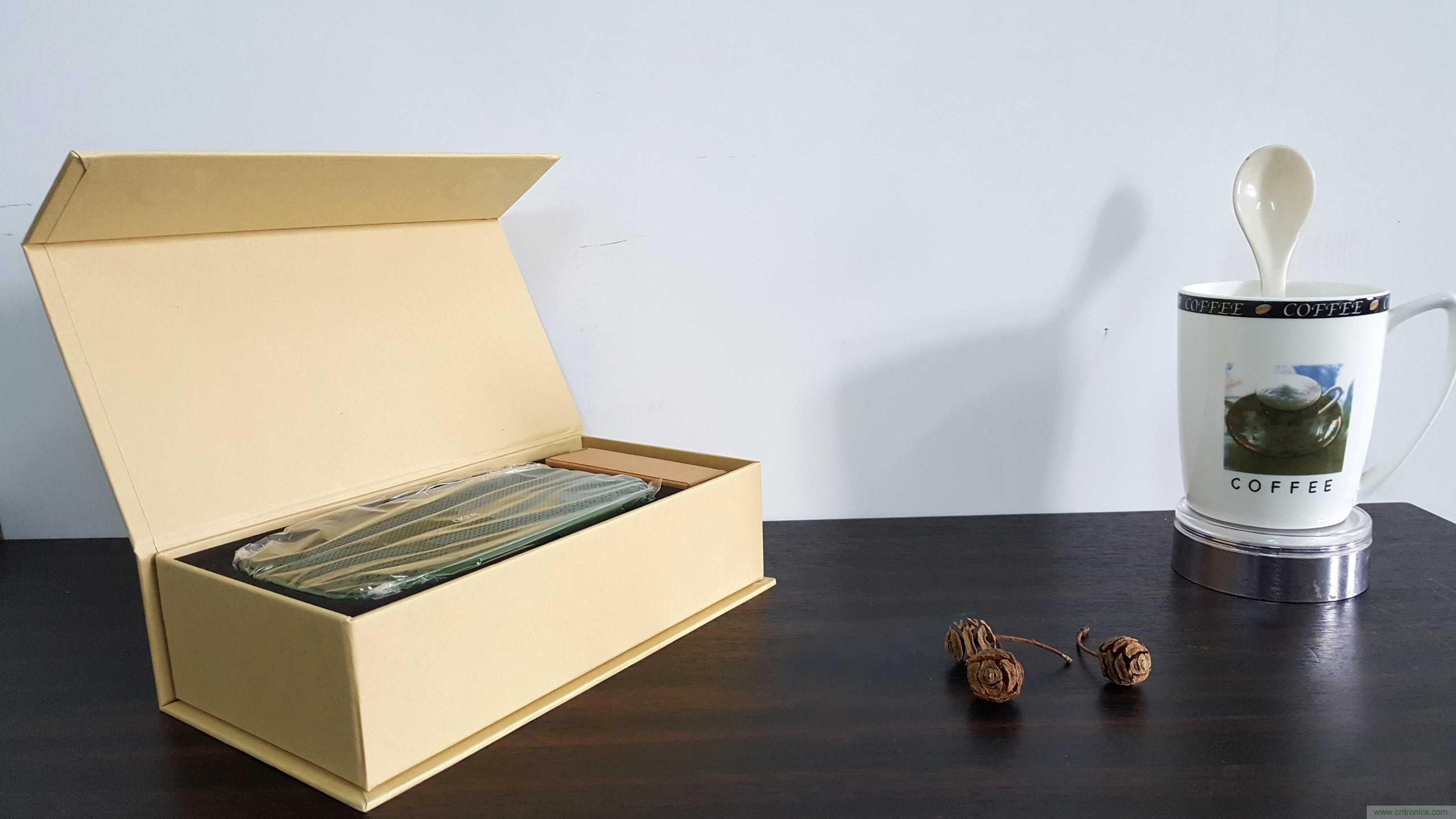 搞怪&ldquo;美人魚&rdquo;盡享靈克藍(lán)牙音箱的天籟之音！