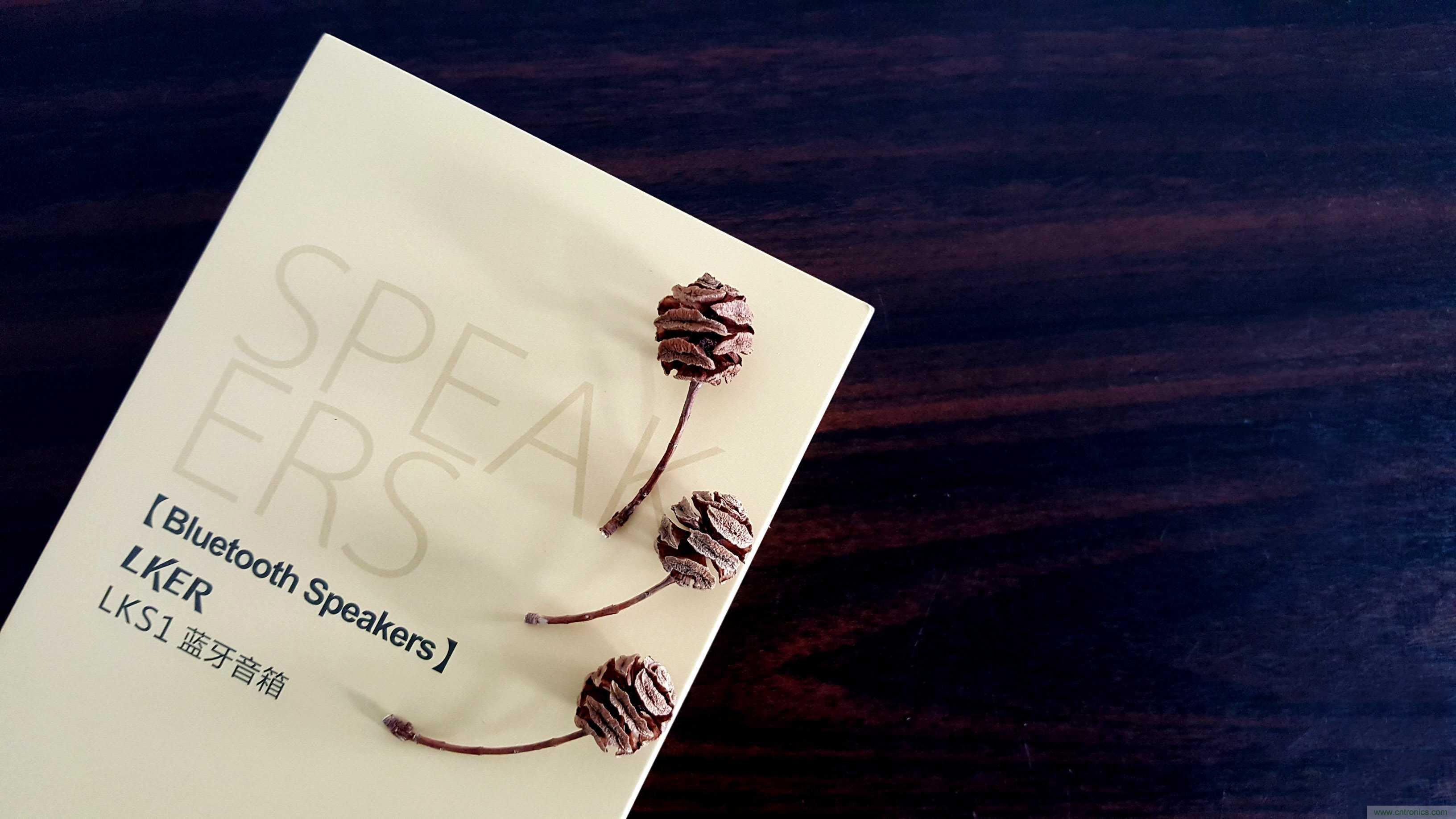 搞怪&ldquo;美人魚&rdquo;盡享靈克藍(lán)牙音箱的天籟之音！