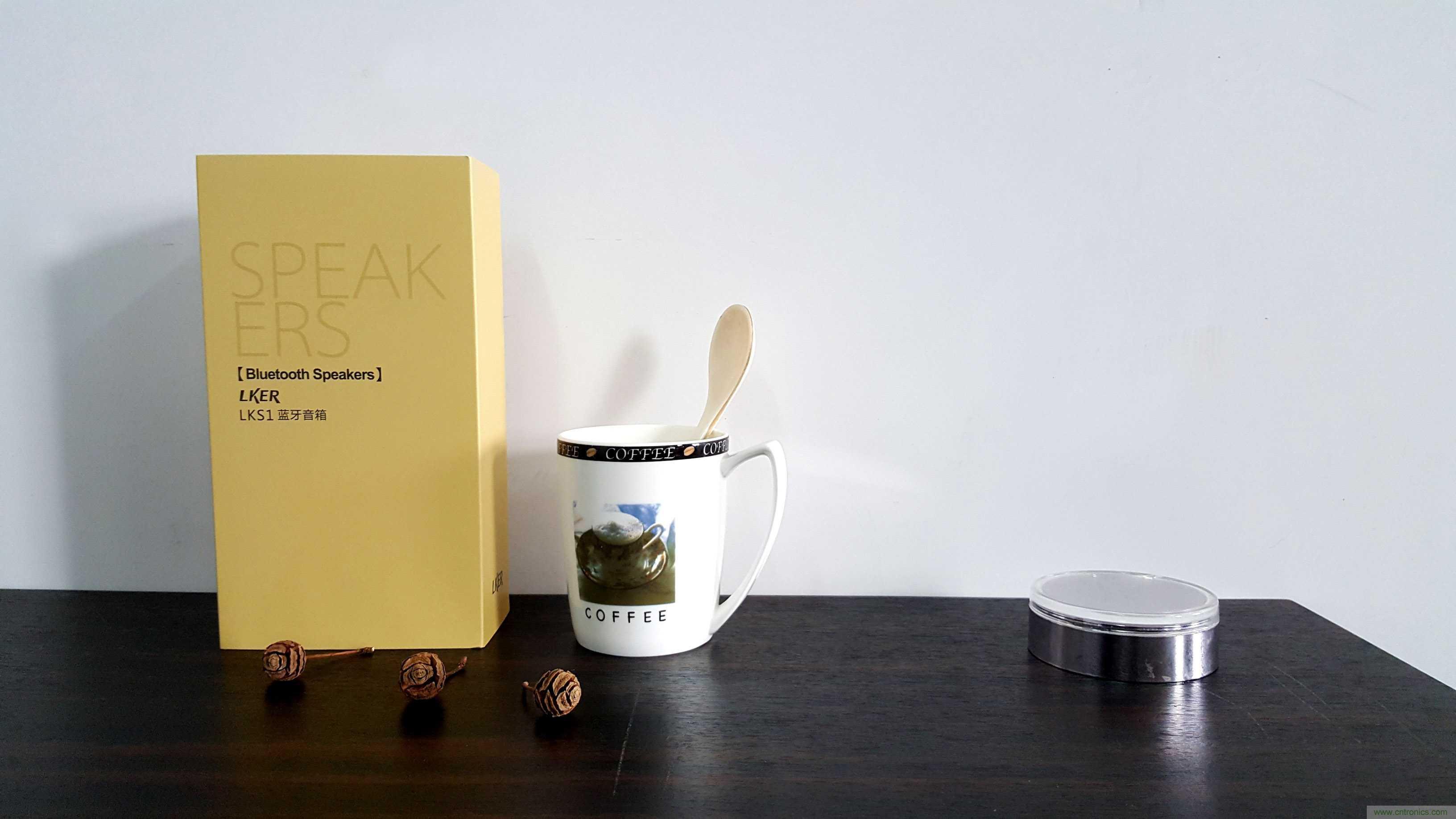 搞怪&ldquo;美人魚&rdquo;盡享靈克藍(lán)牙音箱的天籟之音！