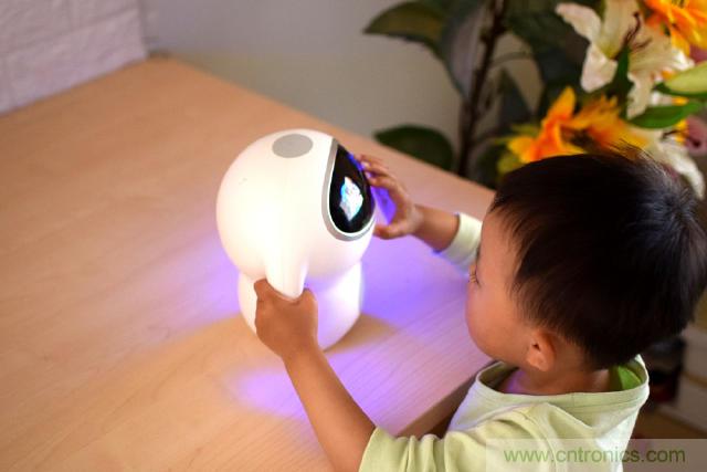 &ldquo;爸爸再不陪我，我就長大了&rdquo;&mdash;&mdash;小騰機(jī)器人