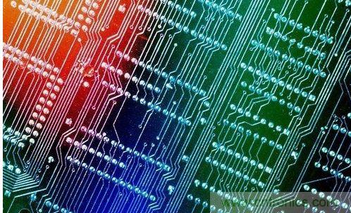 【導讀】對于一個新設計的電路板，調試起來往往會遇到一些困難，特別是當板比較大、元件比較多時，往往無從下手。但如果掌握好一套合理的調試方法，調試起來將會事半功倍。  對于剛拿回來的新PCB板，我們首先要大概觀察一下，板上是否存在問題，例如是否有明顯的裂痕，有無短路、開路等現象。如果有必要的話，可以檢查一下電源跟地線之間的電阻是否足夠大。  然后就是安裝元件了。相互獨立的模塊，如果您沒有把握保證它們工作正常時，最好不要全部都裝上，而是一部分一部分的裝上（對于比較小的電路，可以一次全部裝上），這樣容易確定故障范圍，免得到時遇到問題時，無從下手。一般來說，可以把電源部分先裝好，然后就上電檢測電源輸出電壓是否正常。如果在上電時您沒有太大的把握（即使有很大的把握，也建議您加上一個保險絲，以防萬一），可考慮使用帶限流功能的可調穩(wěn)壓電源。先預設好過流保護電流，然后將穩(wěn)壓電電源的電壓值慢慢往上調，并監(jiān)測輸入電流、輸入電壓以及輸出電壓。如果往上調的過程中，沒有出現過流保護等問題，且輸出電壓也達到了正常，則說明電源部分OK。反之，則要斷開電源，尋找故障點，并重復上述步驟，直到電源正常為止。  接下來逐漸安裝其它模塊，每安裝好一個模塊，就上電測試一下，上電時也是按照上面的步驟，以避免因為設計錯誤或/和安裝錯誤而導致過流而燒壞元件。  PCB   尋找故障的辦法一般有下面幾種：  ①測量電壓法。首先要確認的是各芯片電源引腳的電壓是否正常，其次檢查各種參考電壓是否正常，另外還有各點的工作電壓是否正常等。例如，一般的硅三極管導通時，BE結電壓在0.7V左右，而CE結電壓則在0.3V左右或者更小。如果一個三極管的BE結電壓大于0.7V（特殊三極管除外，例如達林頓管等），可能就是BE結就開路。  ②信號注入法。將信號源加至輸入端，然后依次往后測量各點的波形，看是否正常，以找到故障點。有時我們也會用更簡單的辦法，例如用手握一個鑷子，去碰觸各級的輸入端，看輸出端是否有反應，這在音頻、視頻等放大電路中常使用（但要注意，熱底板的電路或者電壓高的電路，不能使用此法，否則可能會導致觸電）。如果碰前一級沒有反應，而碰后一級有反應，則說明問題出在前一級，應重點檢查。  ③當然，還有很多其它的尋找故障點的方法，例如看、聽、聞、摸等。&ldquo;看&rdquo;就是看元件有無明顯的機械損壞，例如破裂、燒黑、變形等;&ldquo;聽&rdquo;就是聽工作聲音是否正常，例如一些不該響的東西在響，該響的地方不響或者聲音不正常等;&ldquo;聞&rdquo;就是檢查是否有異味，例如燒焦的味道、電容電解液的味道等，對于一個有經驗的電子維修人員來說，對這些氣味是很敏感的;&ldquo;摸&rdquo;就是用手去試探器件的溫度是否正常，例如太熱，或者太涼。一些功率器件，工作起來時會發(fā)熱，如果摸上去是涼的，則基本上可以判斷它沒有工作起來。但如果不該熱的地方熱了或者該熱的地方太熱了，那也是不行的。一般的功率三極管、穩(wěn)壓芯片等，工作在70度以下是完全沒問題的。70度大概是怎樣的一個概念呢？如果你將手壓上去，可以堅持三秒鐘以上，就說明溫度大概在70度以下（注意要先試探性的去摸，千萬別把手燙傷了）。  好了，關于調試的問題，我們今天就暫時講這么多，如果想要了解更多的調試方法和經驗，可以去找一些家用電器維修的書來看看，一個好的設計人員，首先應該是一個好的維修人員。