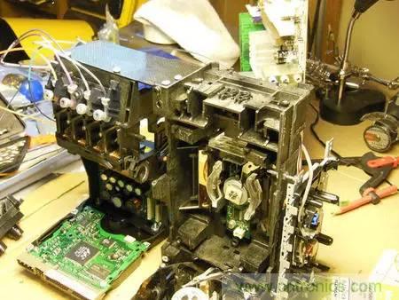 廢舊收音機(jī)如何變身成酷炫機(jī)器人？