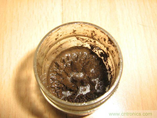 藝術(shù)源于生活，用生活中的物件也能制作磁流體