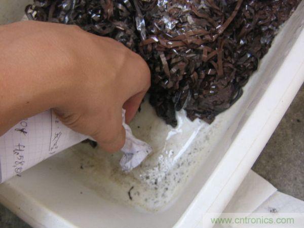 藝術(shù)源于生活，用生活中的物件也能制作磁流體