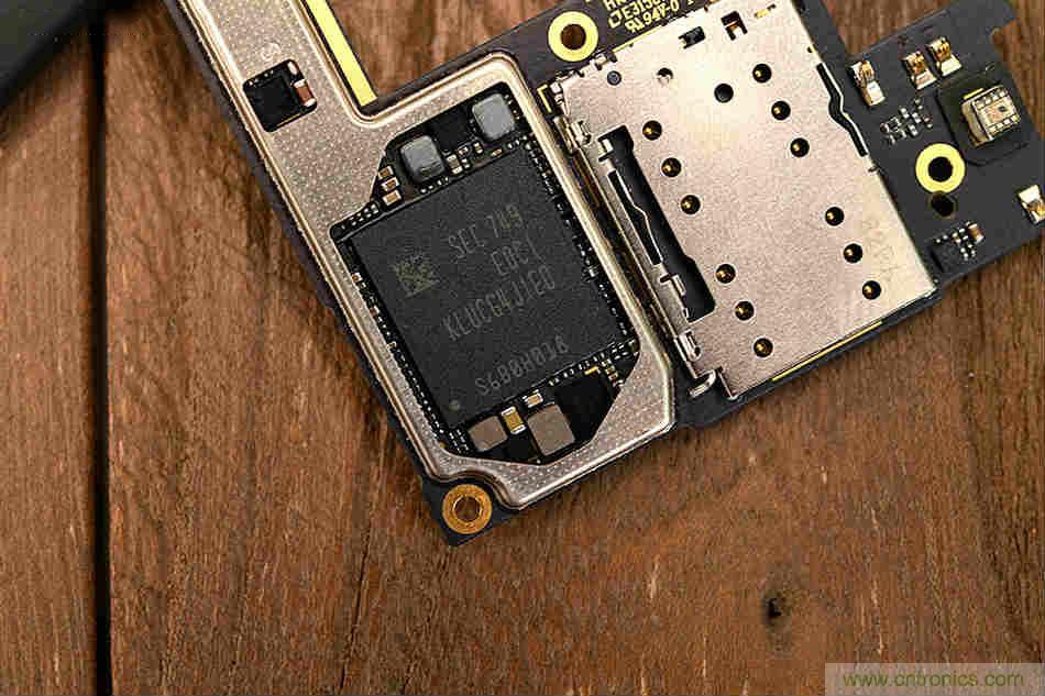 拆解魅族15 Plus：玩轉(zhuǎn)了新概念，但其工藝究竟如何？