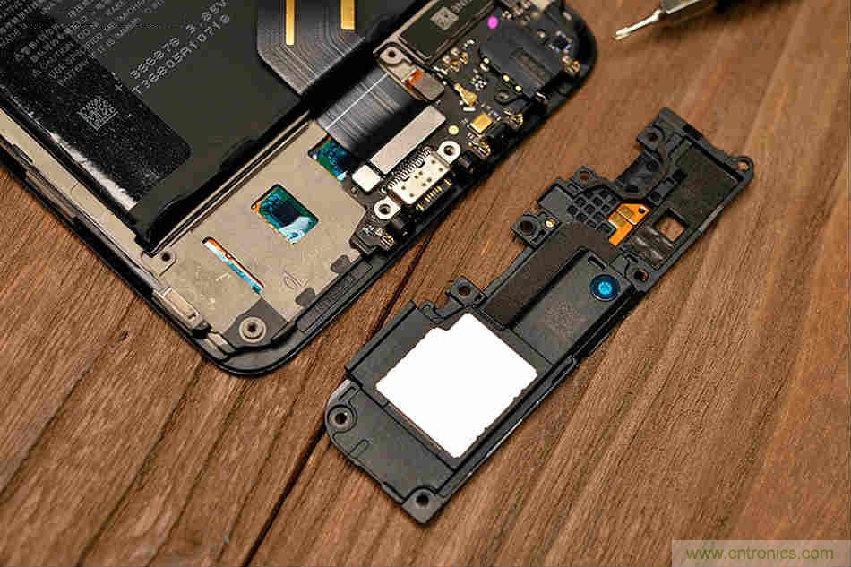 拆解魅族15 Plus：玩轉(zhuǎn)了新概念，但其工藝究竟如何？