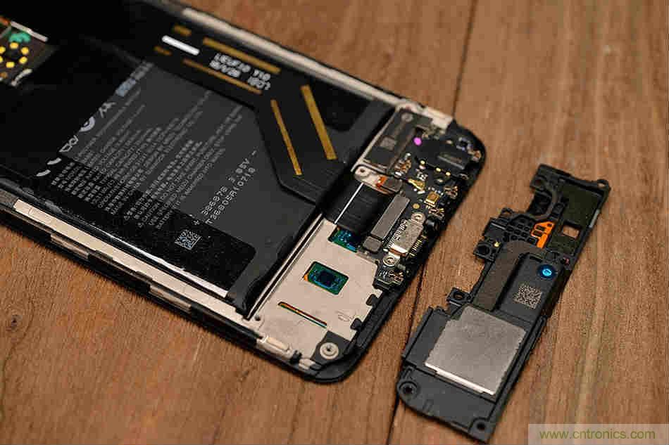 拆解魅族15 Plus：玩轉(zhuǎn)了新概念，但其工藝究竟如何？