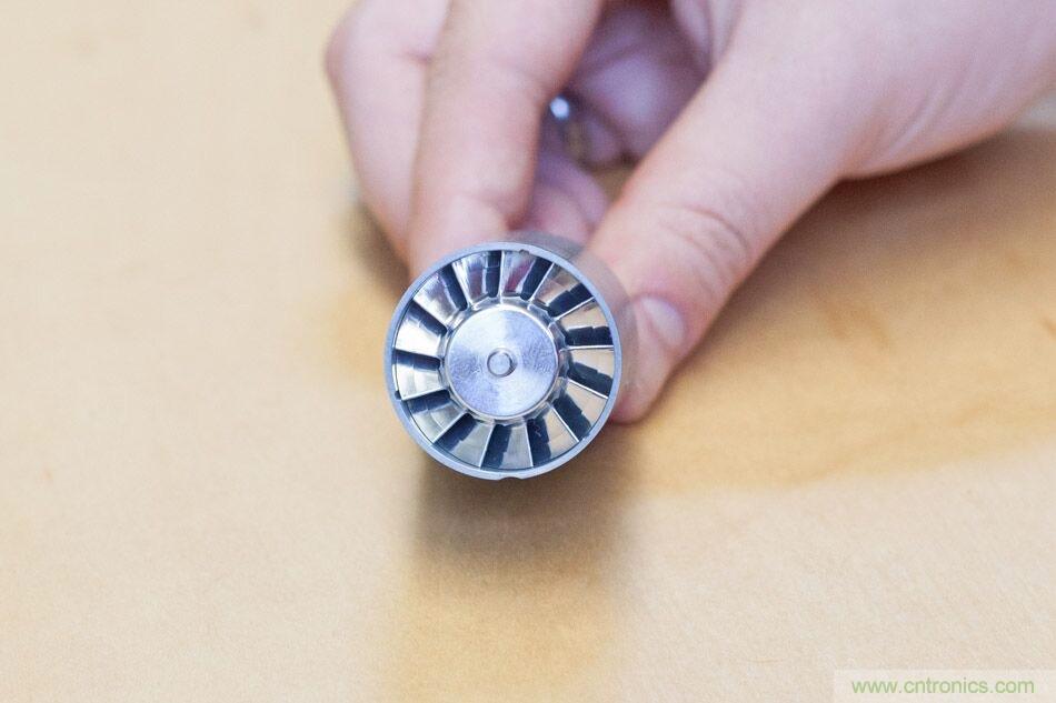 拆解戴森吹風(fēng)機(jī)：近三千元的價(jià)格貴在哪？