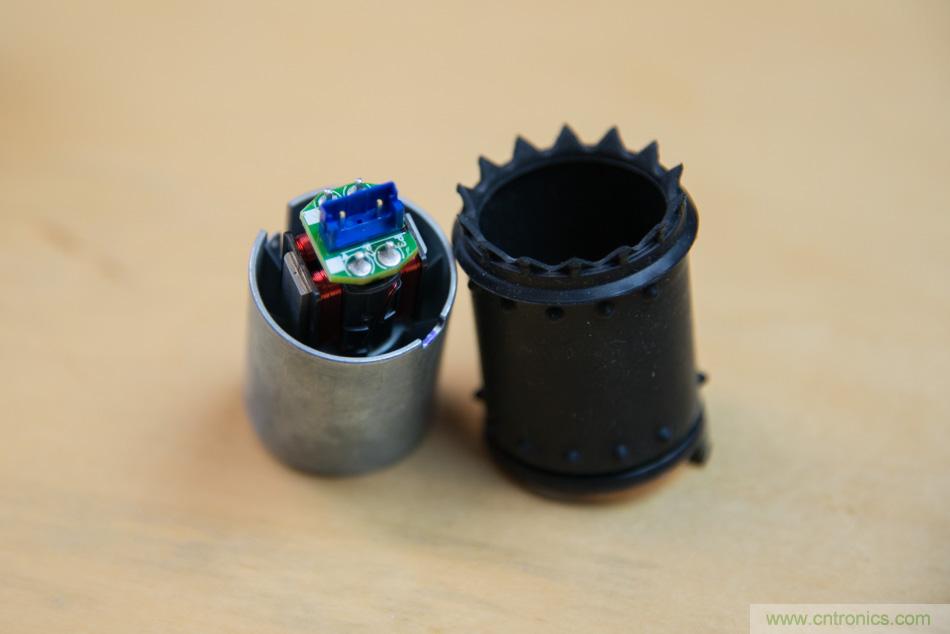 拆解戴森吹風(fēng)機(jī)：近三千元的價(jià)格貴在哪？