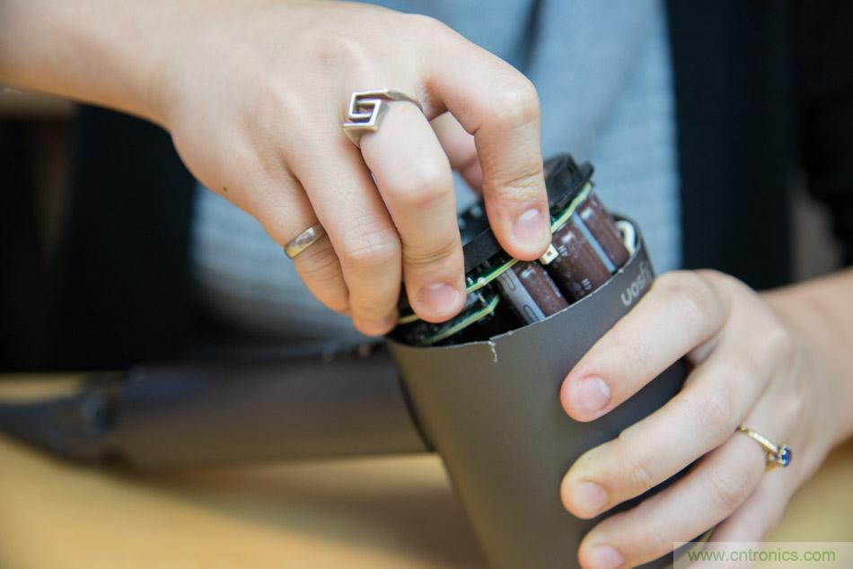 拆解戴森吹風(fēng)機(jī)：近三千元的價(jià)格貴在哪？