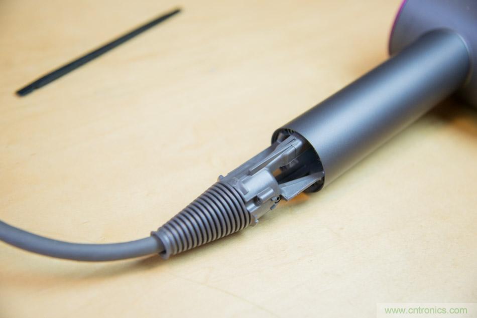 拆解戴森吹風(fēng)機(jī)：近三千元的價(jià)格貴在哪？