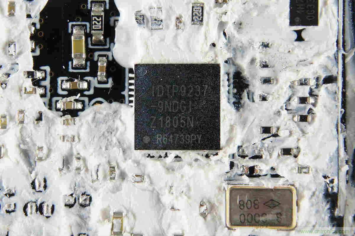 拆解對比：系出同門，小米、紫米無線充電器的差別有多大？