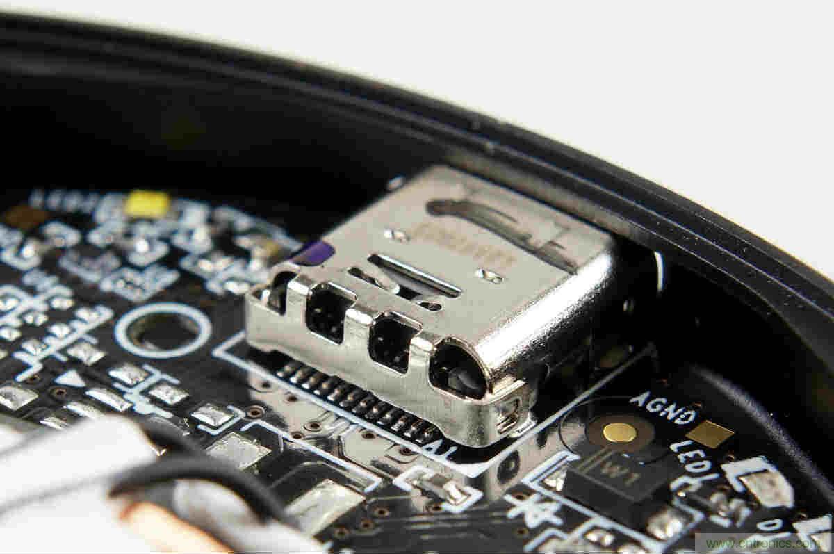 拆解對比：系出同門，小米、紫米無線充電器的差別有多大？